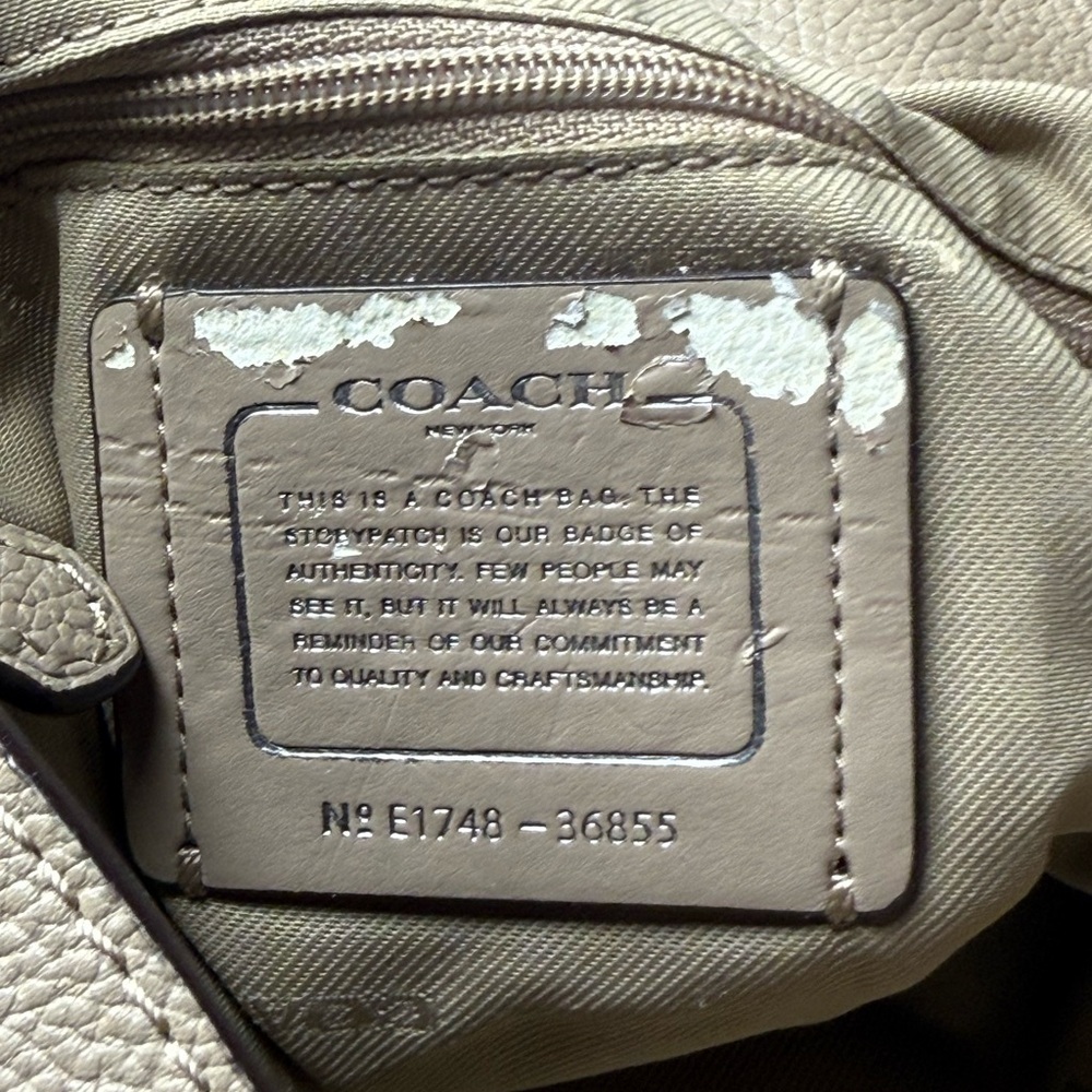 Coach Edie Turn-lock Edie with 3 Compartment Shoulder Purse Authenticated - Picture 9 of 10